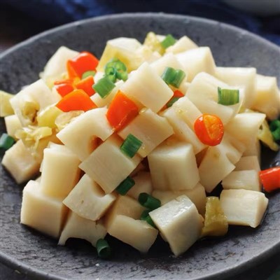 مسالہ دار ڈیسڈ لوٹس کی جڑ